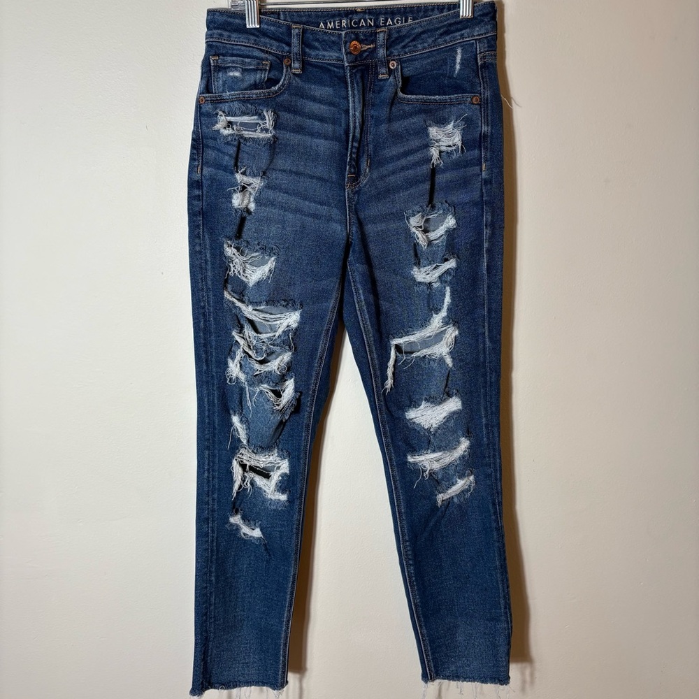 American Eagle Mom Jeans Size 6 Distressed Ripped Raw Hem Medium Wash‎